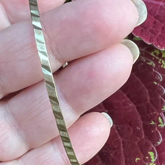 VINTAGE EUROPEAN 14K YELLOW GOLD ORNATE DESIGN BANGLE BRACELET GREAT STACKING - Picture 12 of 16